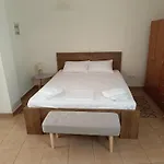 διατίθεται γκαρσονιέρα * Kalamata