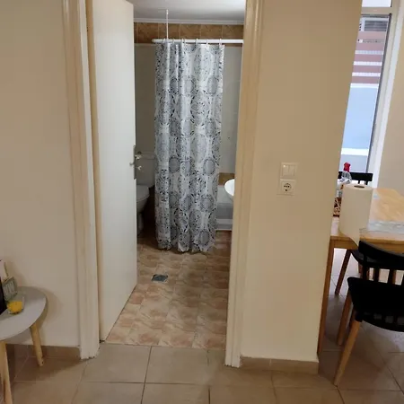 διατίθεται γκαρσονιέρα Апартаменты Каламата