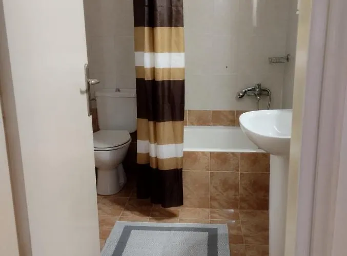 διατίθεται γκαρσονιέρα Каламата