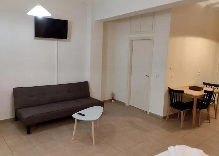 διατίθεται γκαρσονιέρα *