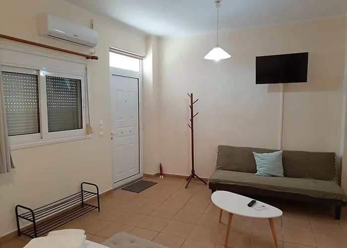 διατίθεται γκαρσονιέρα Каламата