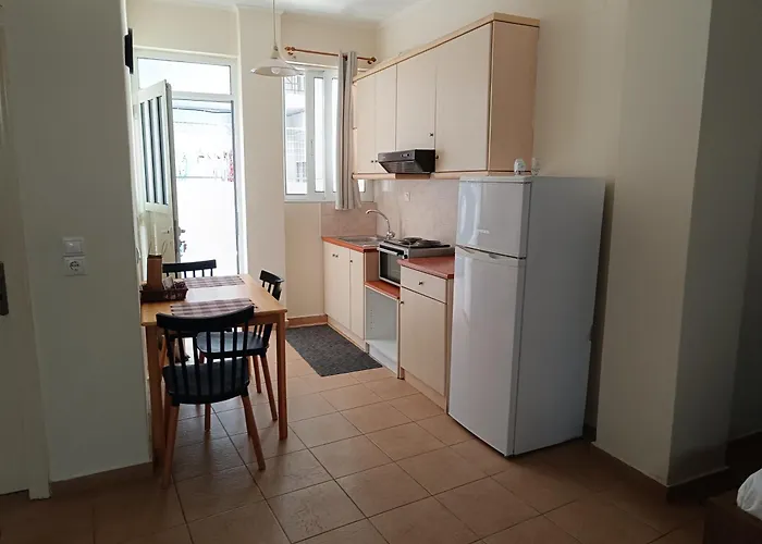 διατίθεται γκαρσονιέρα