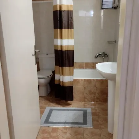 διατίθεται γκαρσονιέρα Kalamata